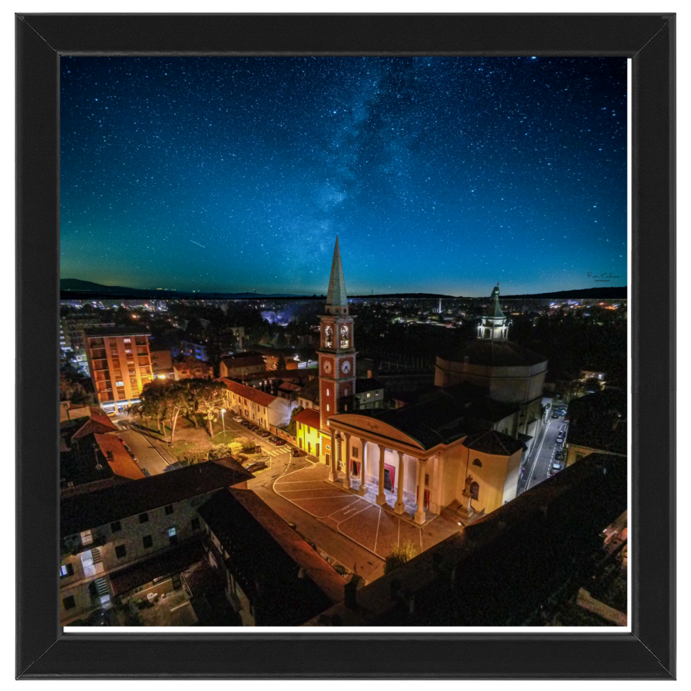 Vista aerea notturna sulla chiesa di Olgiate